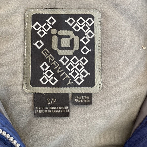 Gravity winter ski jacket in size small. Very pretty dark blue color. - Picture 3 of 13